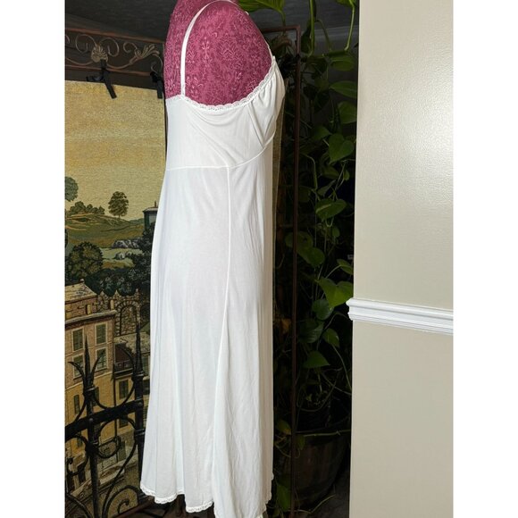 Vintage White Slip Dress With Lace Trim Adjustable Straps & Underbust Detailing - Picture 5 of 8